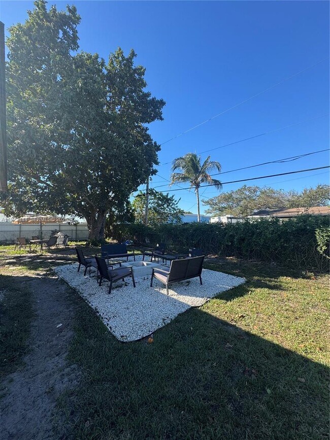 Foto del edificio - 14760 Tyler St