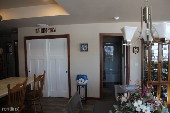 Building Photo - 2 br, 2 bath Townhome - 2418 Welhouse Dr.