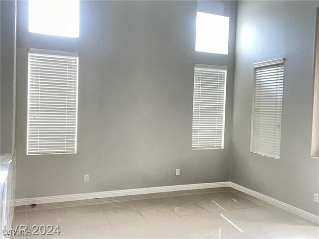 Building Photo - 9484 Moon Vista Ave