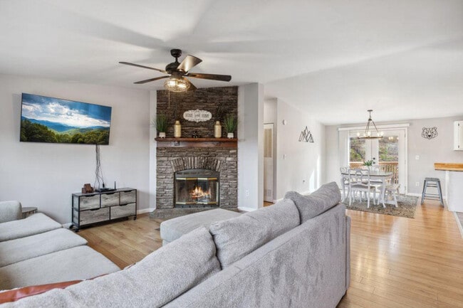 Building Photo - 1009 Sumac Ct