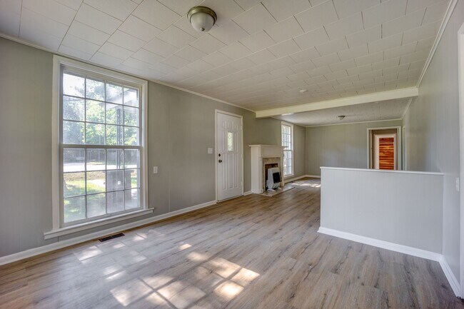 Foto del edificio - Freshly Updated 3 Bedroom Home