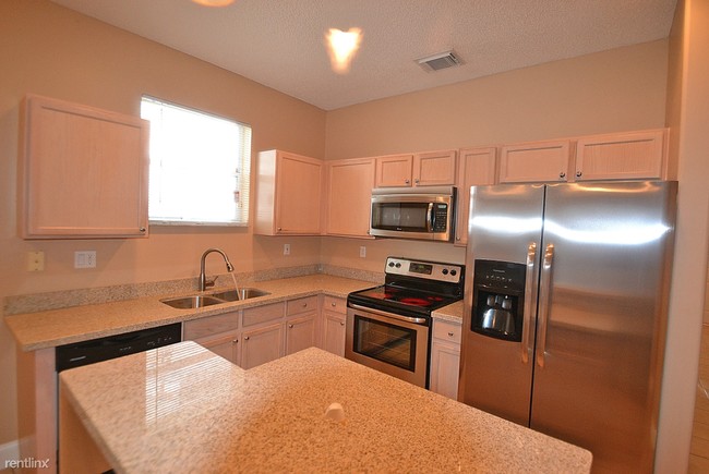 Building Photo - 5013 SW 135th Ave
