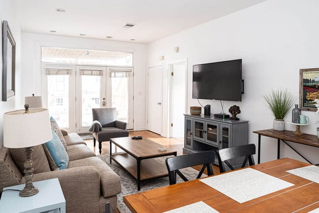 Foto del edificio - 628 W Schubert Ave