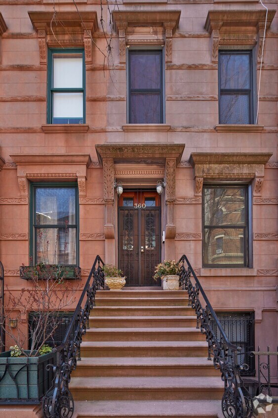 Building Photo - 360 W 121st St