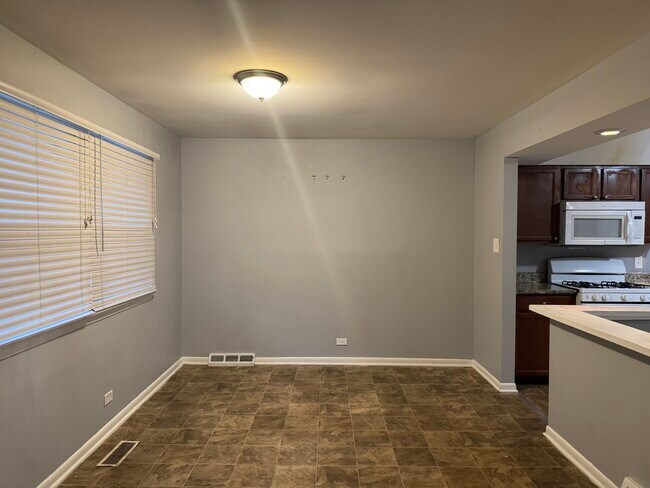 Foto del edificio - 16301 Cottage Grove Ave