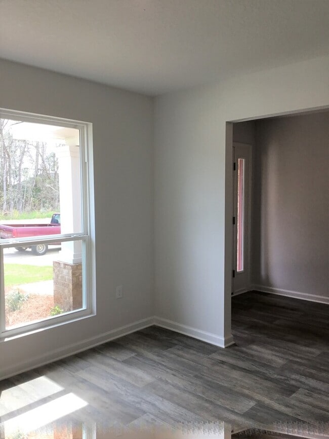 Foto del edificio - Beautiful 3/2 Family home in Beulah- Close to Navy Federal Credit Union Main Campus!