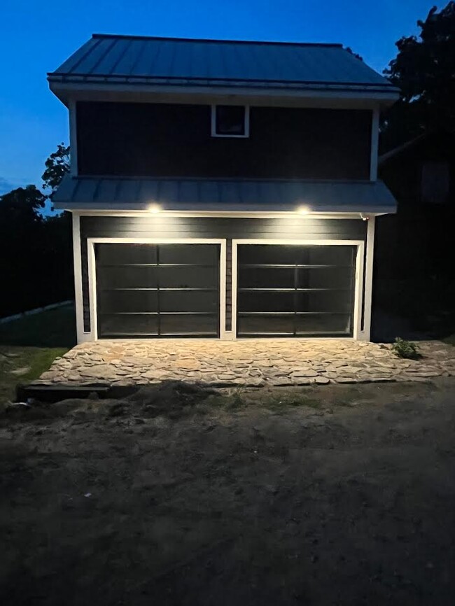 Garage - 401 Woodmont Rd
