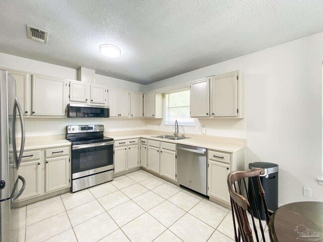 Foto del edificio - 11920 Longwood Dr