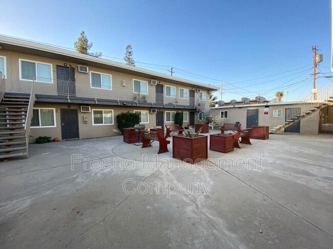 Building Photo - 1322 E Bulldog Ln