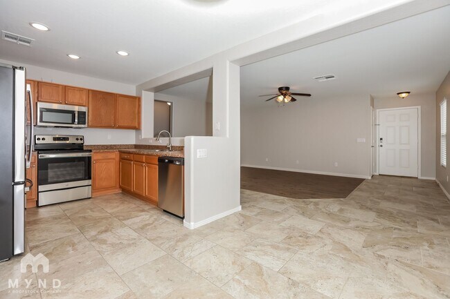 Building Photo - 2751 E Olivine Rd