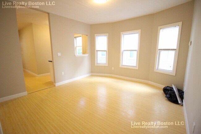 Foto del edificio - 33 Bromfield Rd