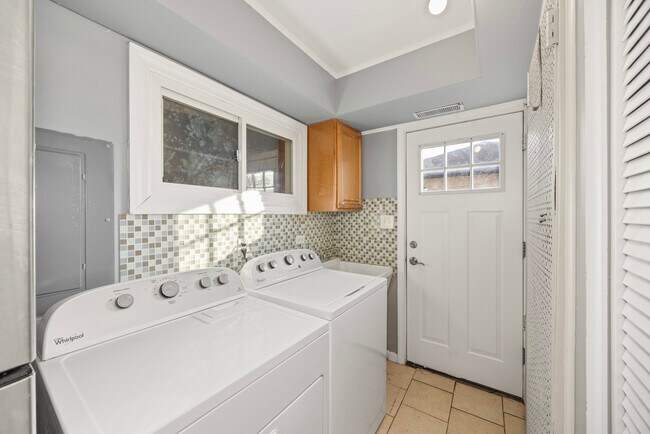 Foto del edificio - 1309 S Naperville Rd