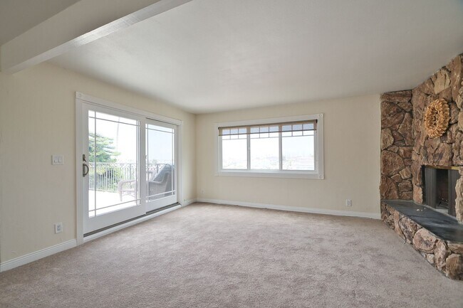 Building Photo - 3 Bed 2.5 Bath, Redondo Beach - Home For L...