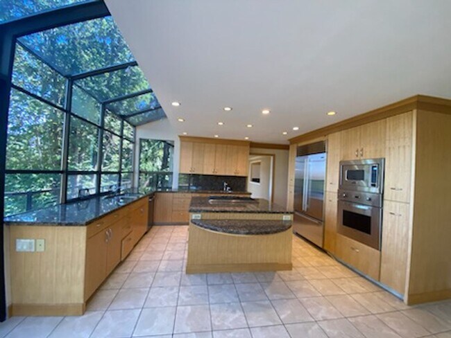 Foto del edificio - Mercer Island modern house W/a finished MIL APT  For Rent