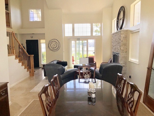 Foto del edificio - Gorgeous home with stunning water views