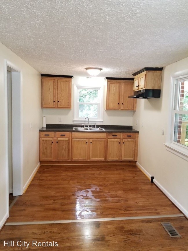 Building Photo - 2 br, 1 bath House - 3917 Moorman Drive