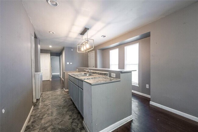 Foto del edificio - 2542 Brookway St