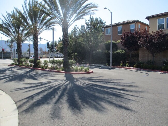 Building Photo - Murrieta 3 Bdr 2.5 Bath Town Home Built 2020