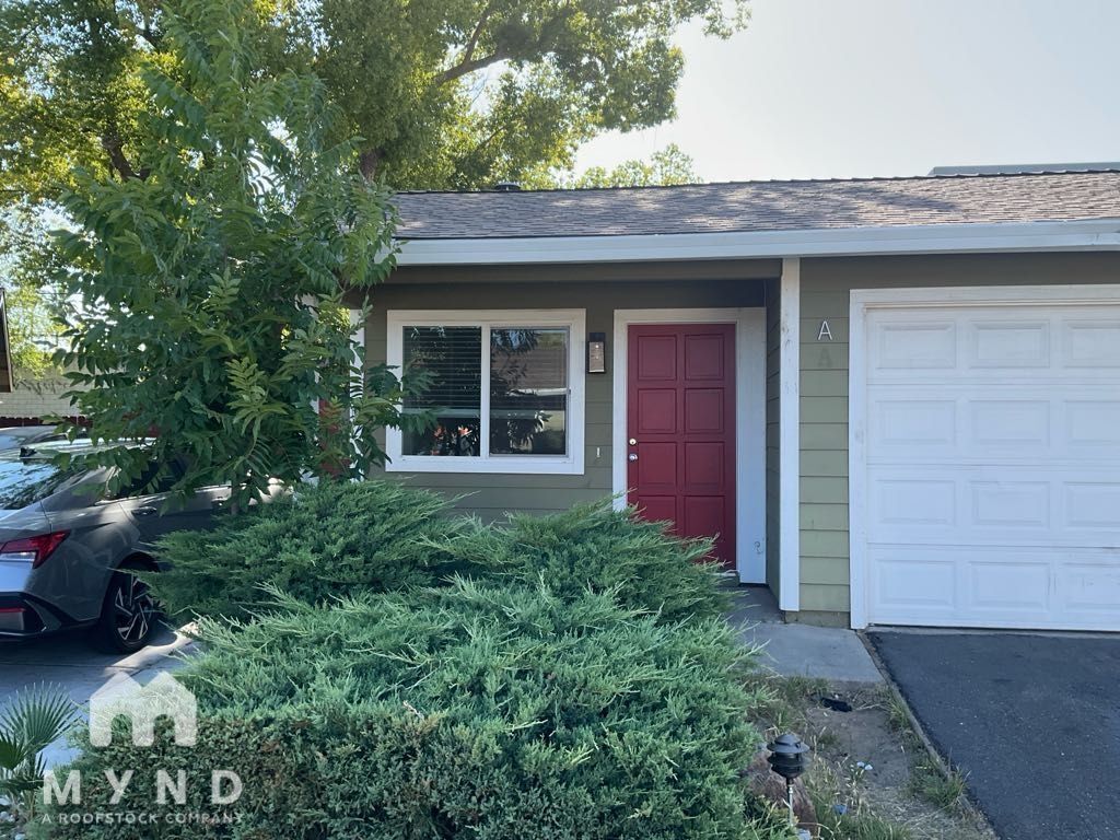 Foto principal - 7047 Greenback Ln