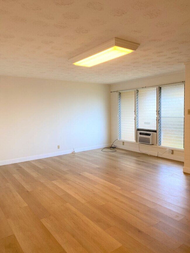 Foto del edificio - Manoa - Upgraded 3 Bedroom, 3 Bath Single Family Home with Enclosed Garage