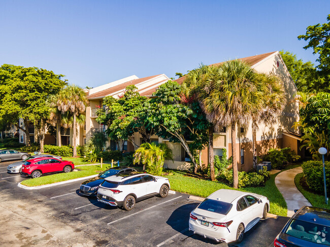Building Photo - Summerbreeze Condominium