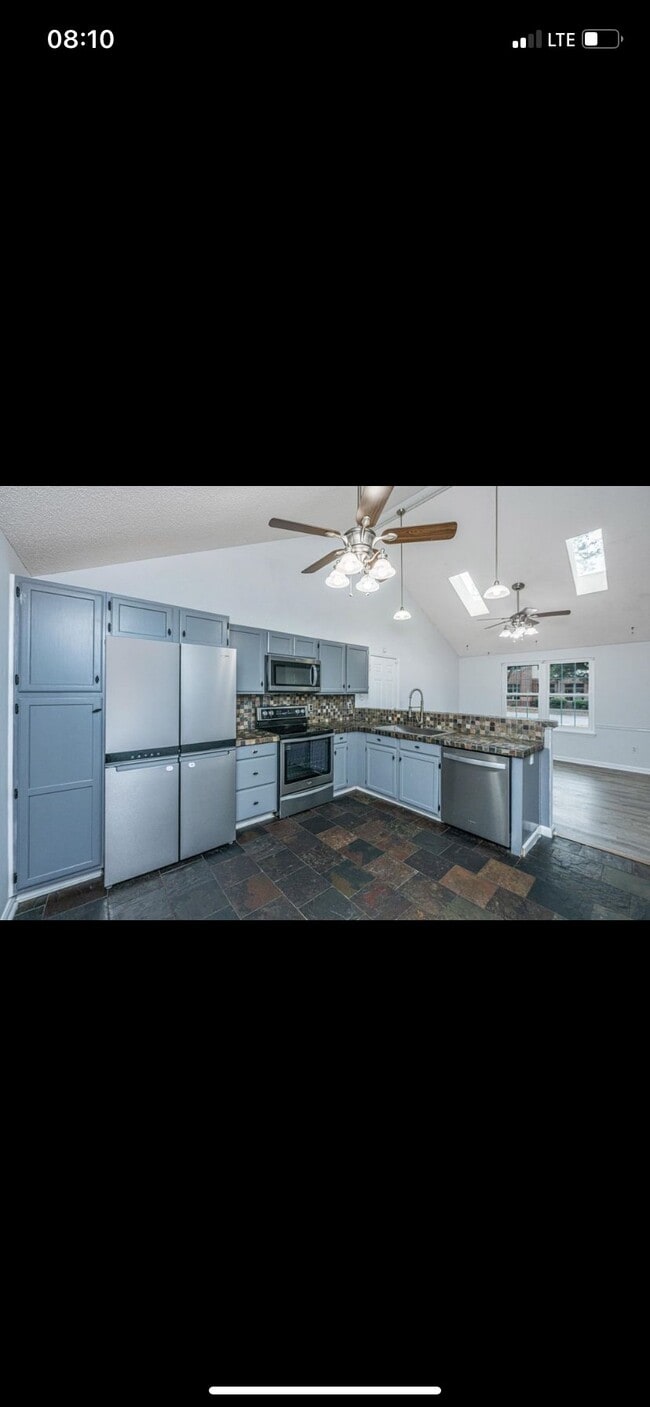 Foto del edificio - 2135 Pinehurst Ave