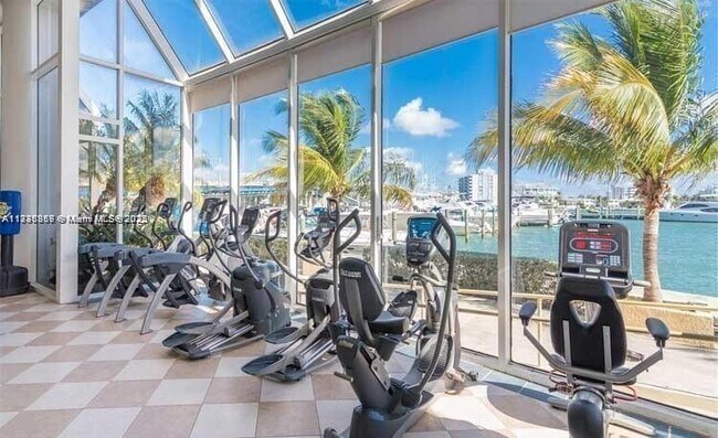 Foto del edificio - 7601 E Treasure Dr