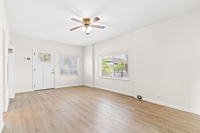 Foto del edificio - 1900 103rd Ave