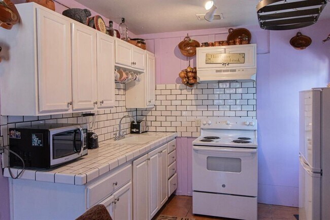 Building Photo - 6115 Marigold Terrace