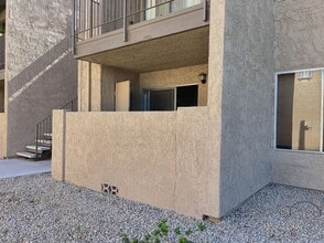 Building Photo - 5525 E Thomas Rd