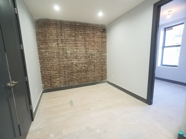 Building Photo - 1033 Dekalb Ave