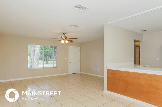 Foto del edificio - 241 Manth Ave