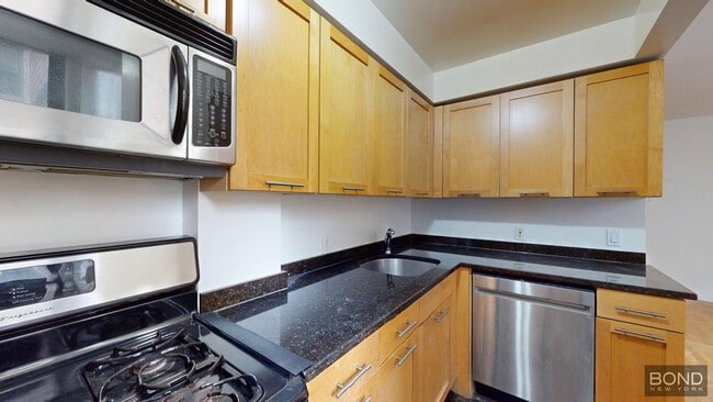 Building Photo - 435 E 79th St