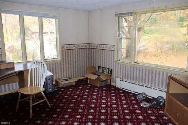 Building Photo - 4 br, 1.5 bath House - 1127 Thorndike St