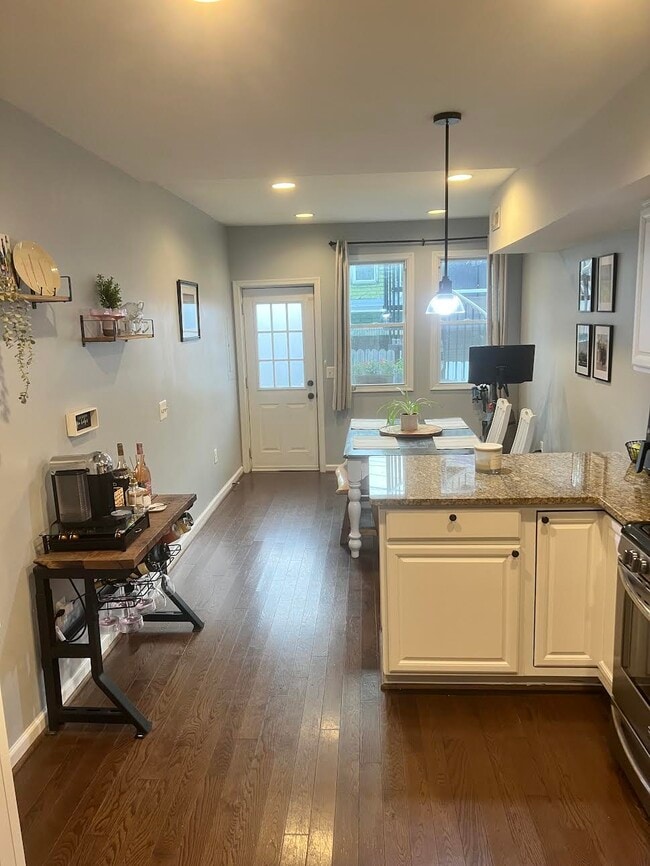 Dining room - 1706 William St
