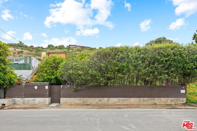 Building Photo - 25143 Malibu Rd