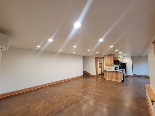 Building Photo - D0362