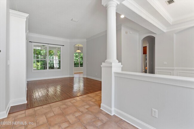 Building Photo - 713 Carthage Pl