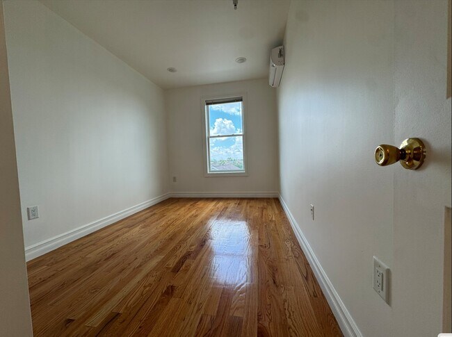 373 Danforth Ave 305 - 369 Danforth Ave