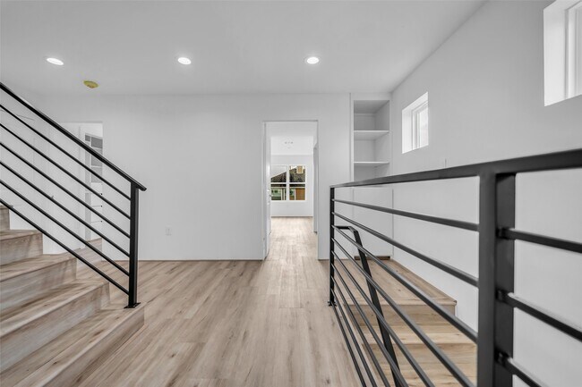 Building Photo - 15000 S Richmond Ave