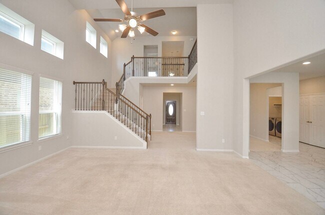 Foto del edificio - 5443 Grand View Dr