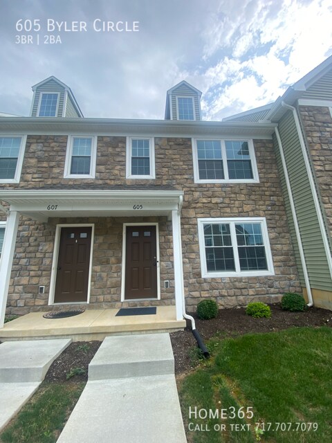 Primary Photo - Move in by 2/5 and receive 1/2 off * Moder...