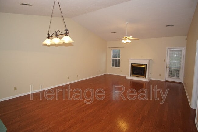 Foto del edificio - 2419 Glen Meadow Rd