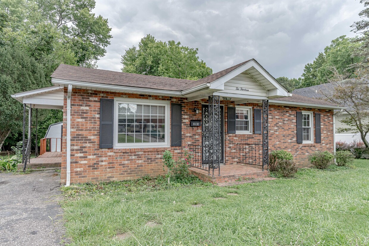 Primary Photo - 213 N Miles St