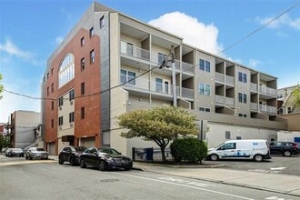 Building Photo - 545 39th St