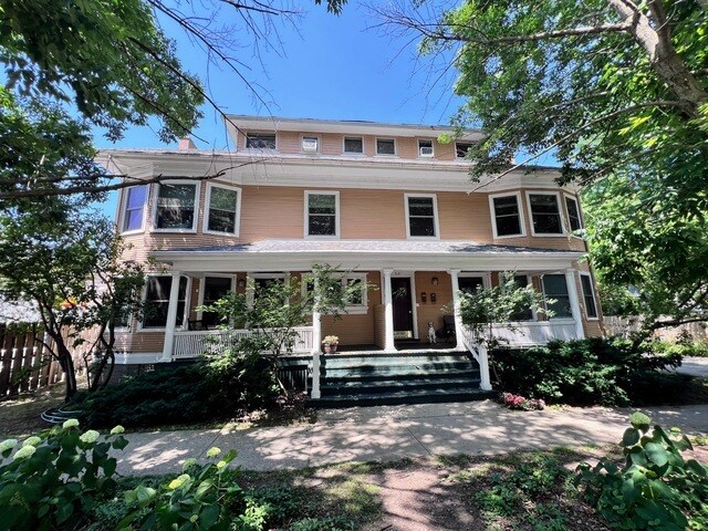 Primary Photo - 519 Hamilton St