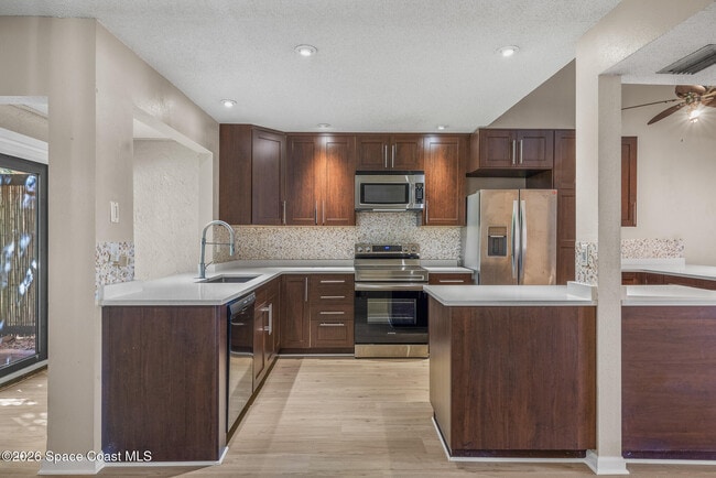 Building Photo - 405 Hawthorne Ct