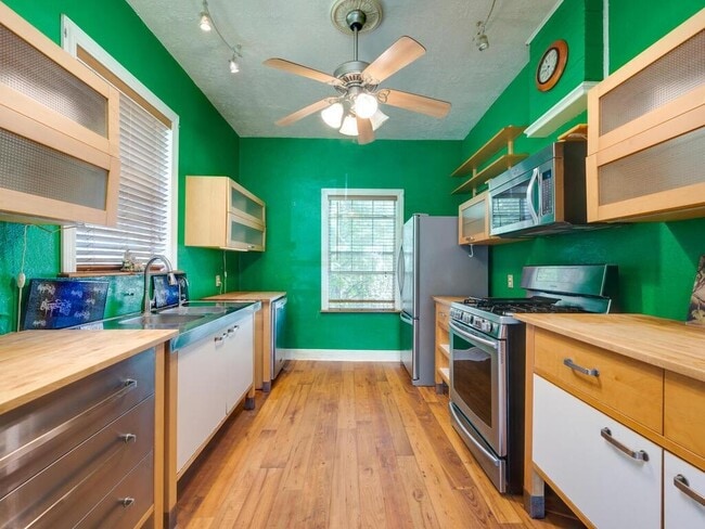 Building Photo - 316 S Avenue C Ave