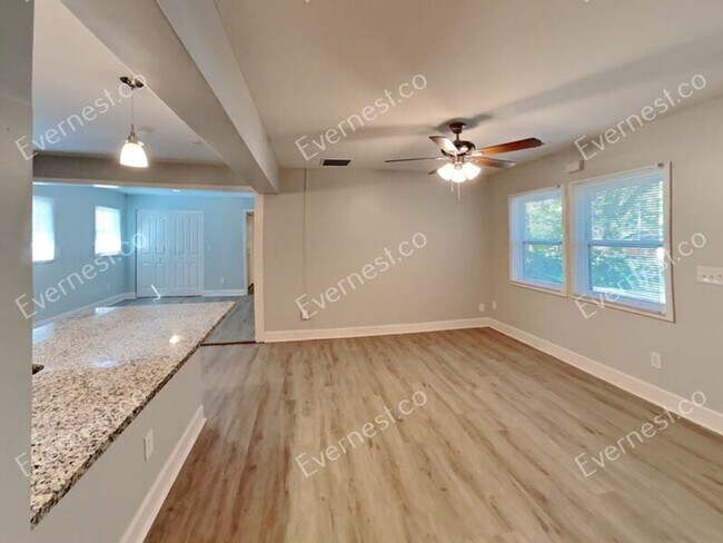 Foto del edificio - 438 Lanier St NW