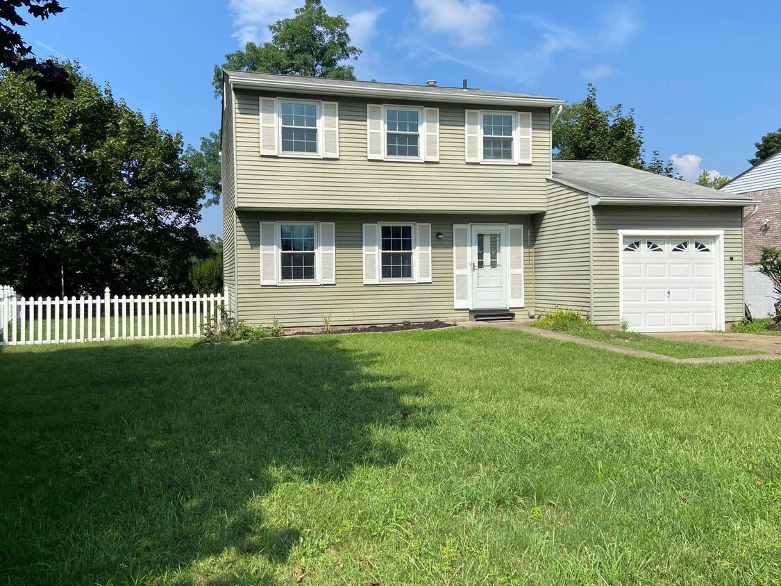 Primary Photo - 3 br, 1.5 bath House - 10 Quail Hill Rd